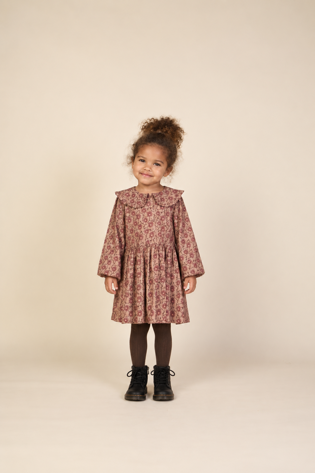 Geblümtes Baumwollkleid mit Rüschenkragen Kids - Rose/Bordeaux | 101425 Nova