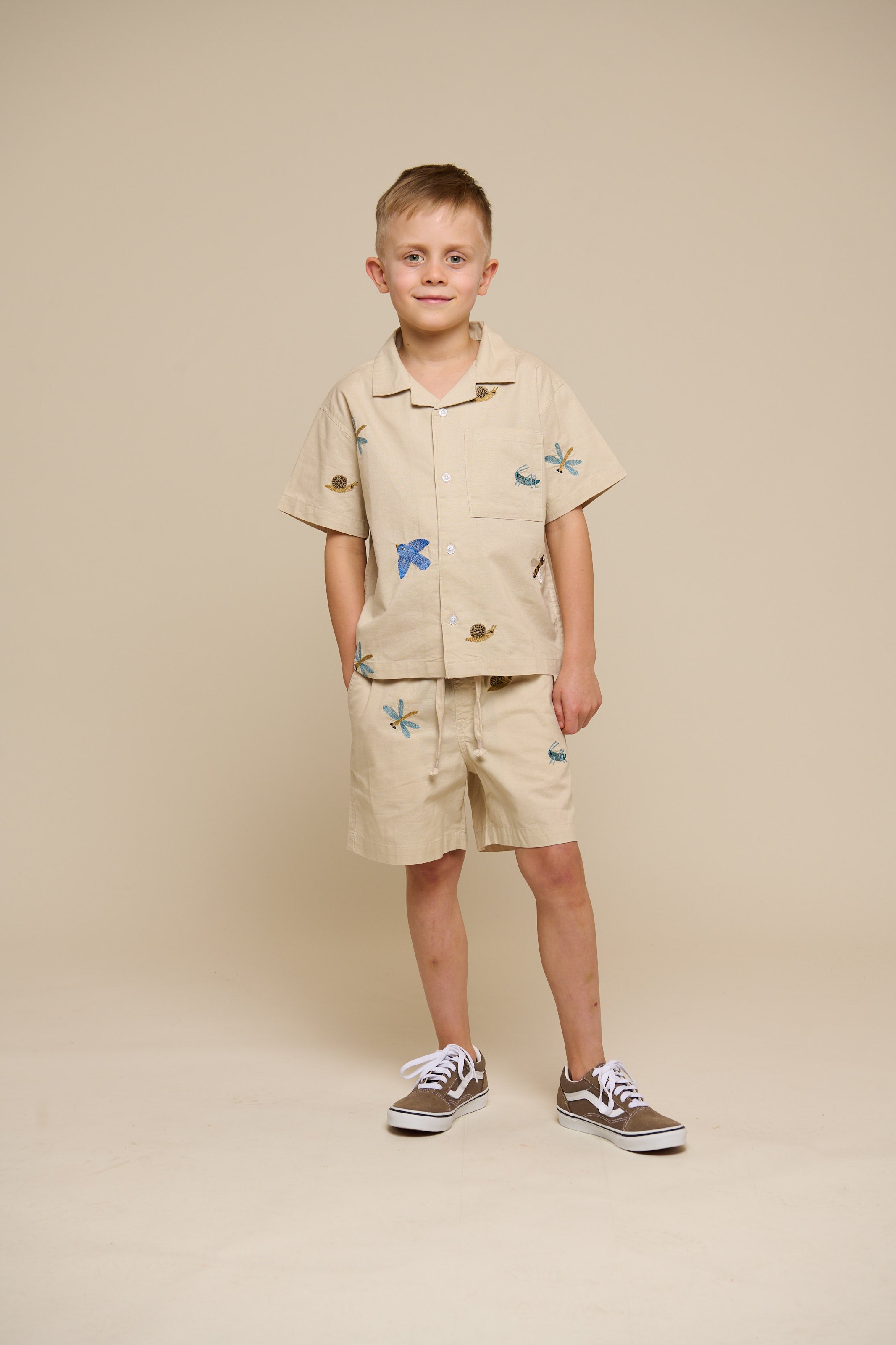 Besticktes Kurzarm-Baumwollhemd - Tween - Light Beige | 101096 Erik