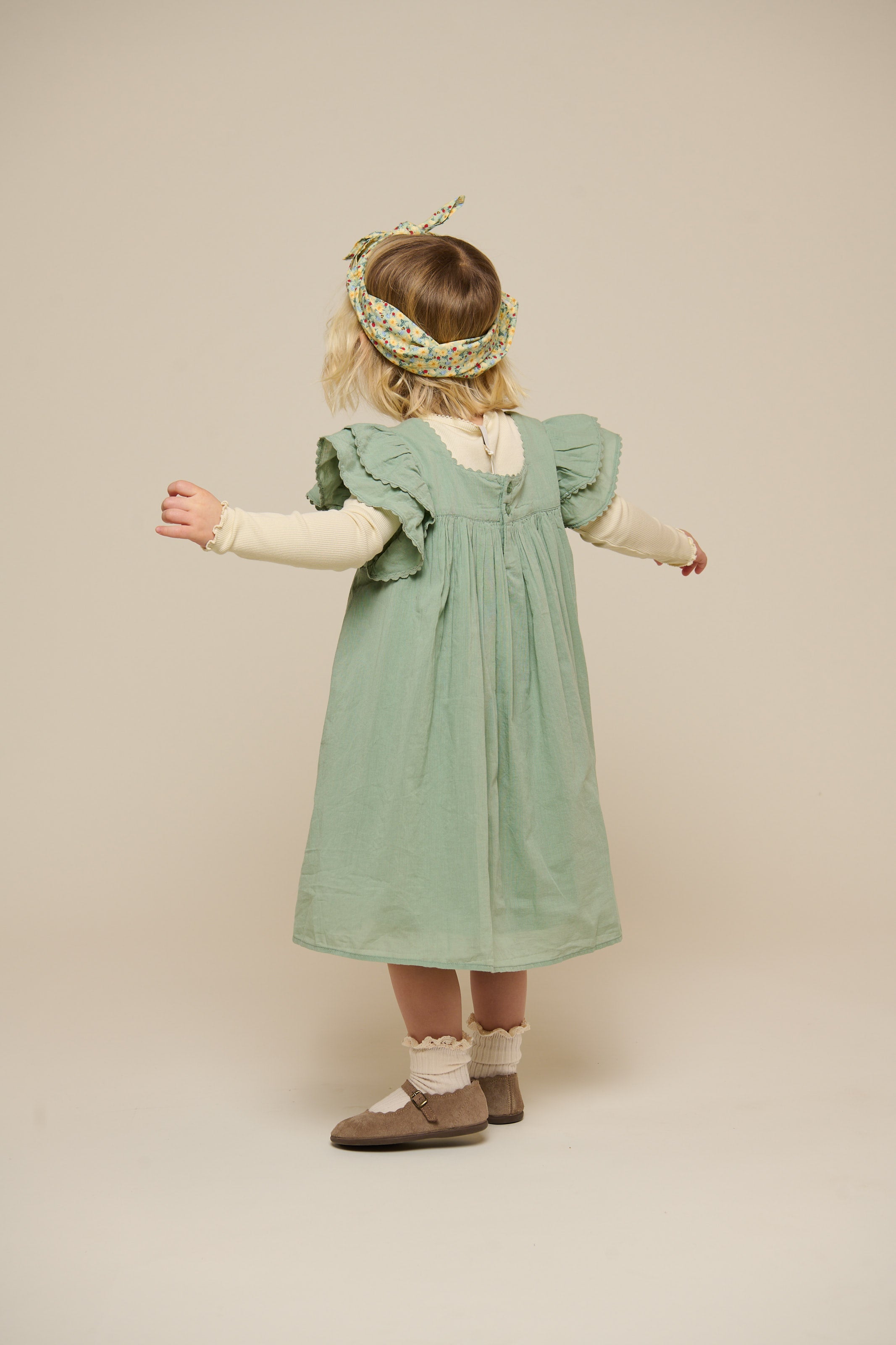 Baumwollkleid mit Zick Zack Rüsche - Kids - Dusty Green | 101035 Alma