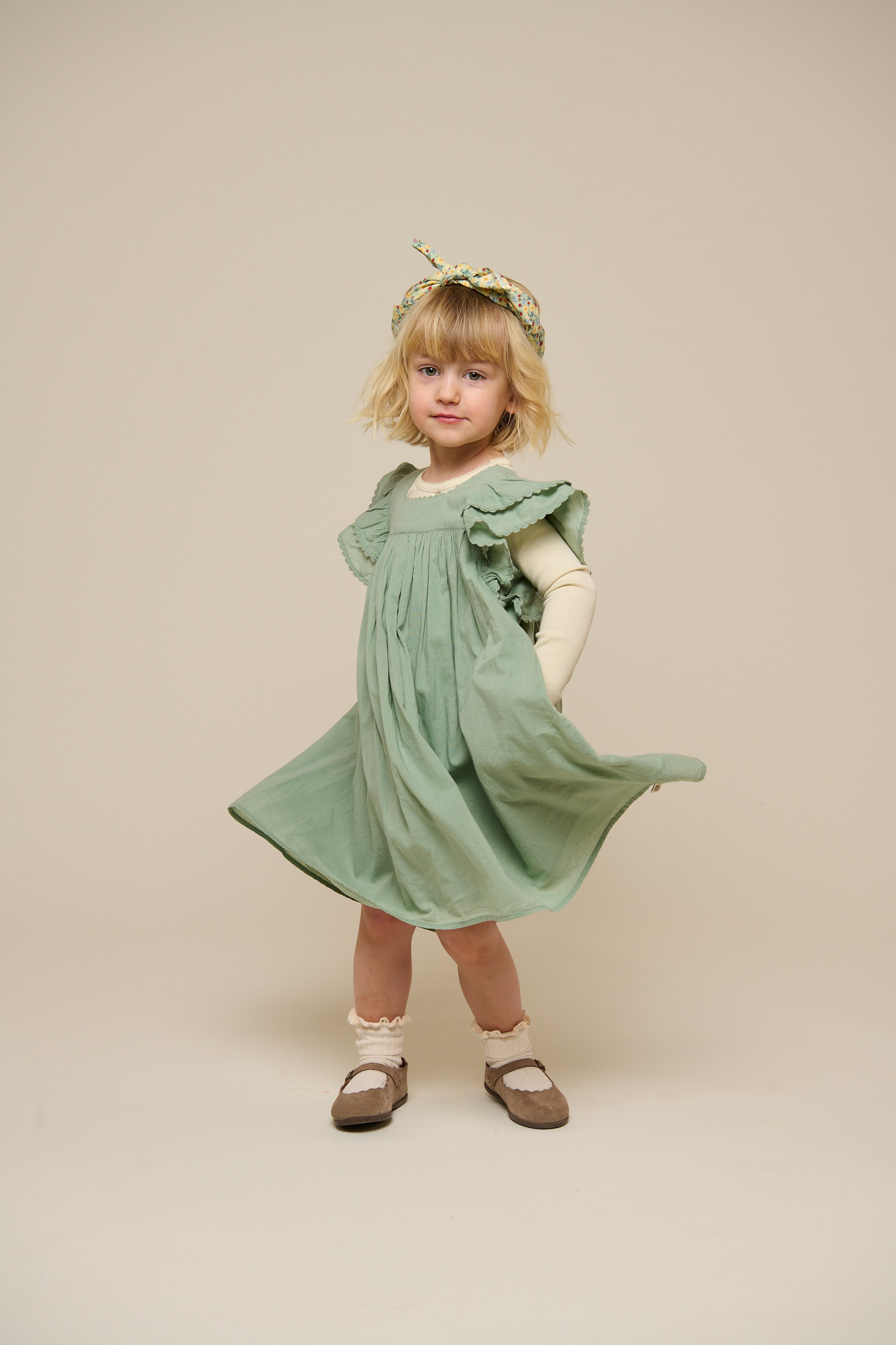 Baumwollkleid mit Zick Zack RΓΌsche - Kids - Dusty Green | 101035 Alma