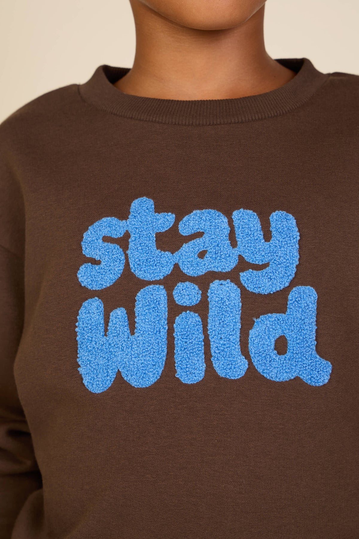 Rundhals-Sweatshirt mit Frottee-Stickerei Kids - Dark Brown | 101622 Joel