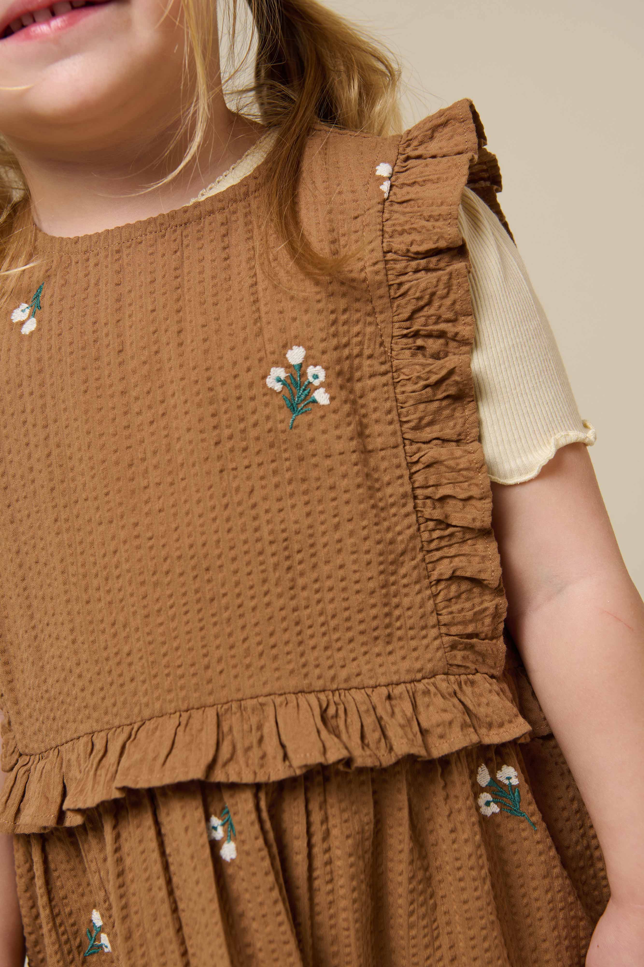 Besticktes Seersucker-Kleid - Kids - Coconut | 100978 Nora