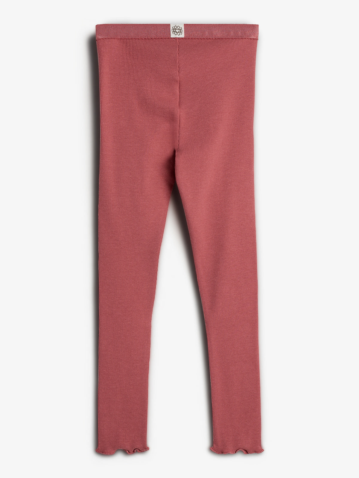 Rote Leggings liegen flach auf weißem Hintergrund. Das Material ist gerippt, und der Bund hat ein kleines Etikett. Der untere Saum ist leicht gewellt.