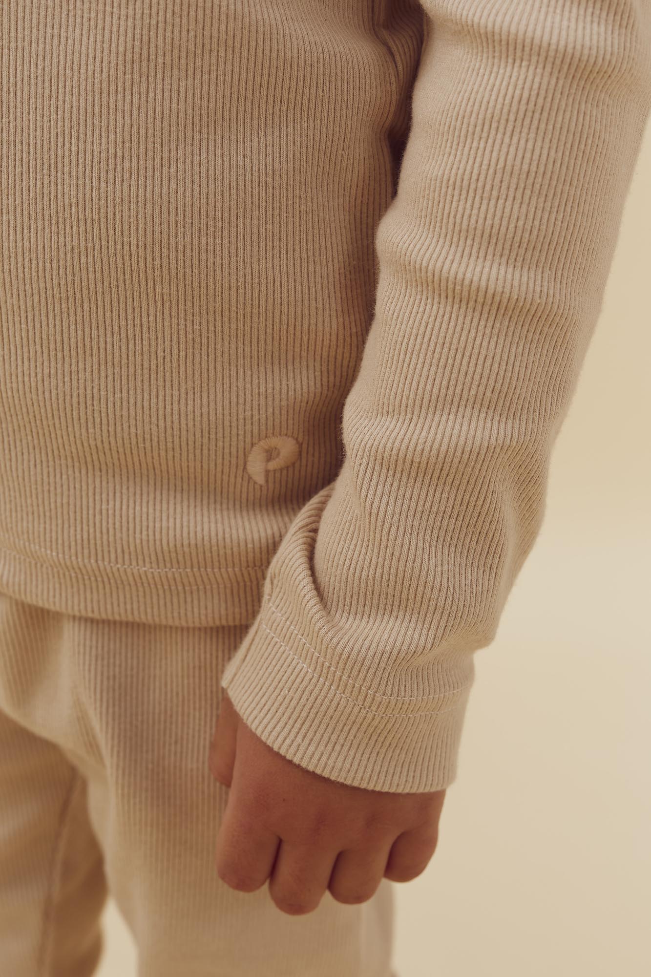 Langärmeliges Basic-T-Shirt aus Rippe - Kids - Beige