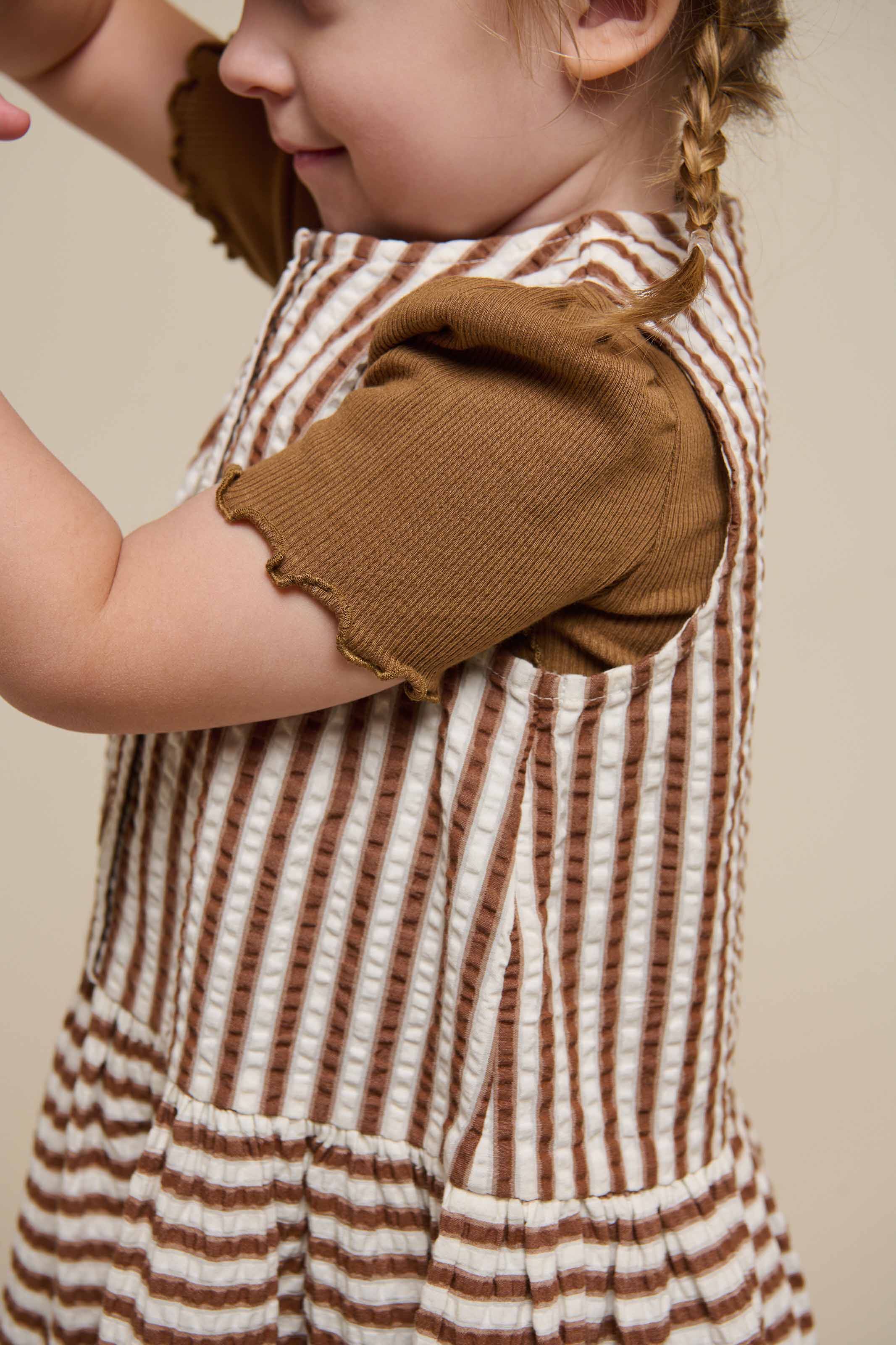 Gestreiftes Seersucker-Kleid - Kids - Brown | 101195 Nadia