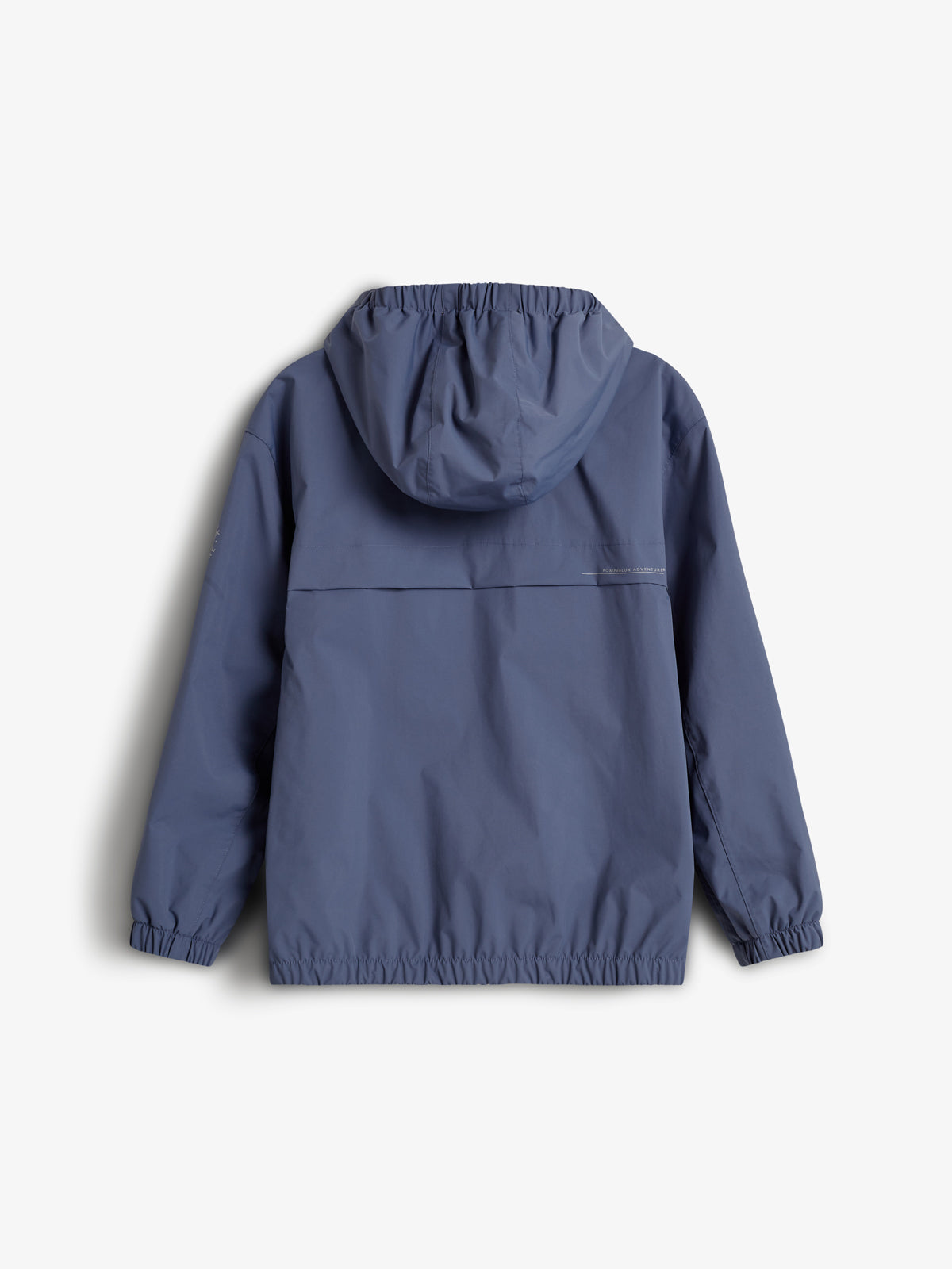 Dunkelblaue Jacke mit Kapuze hängt; elastische Bündchen an Ärmeln und Saum. Text: "SHELTER REJACKET". Helle Hintergrundumgebung.