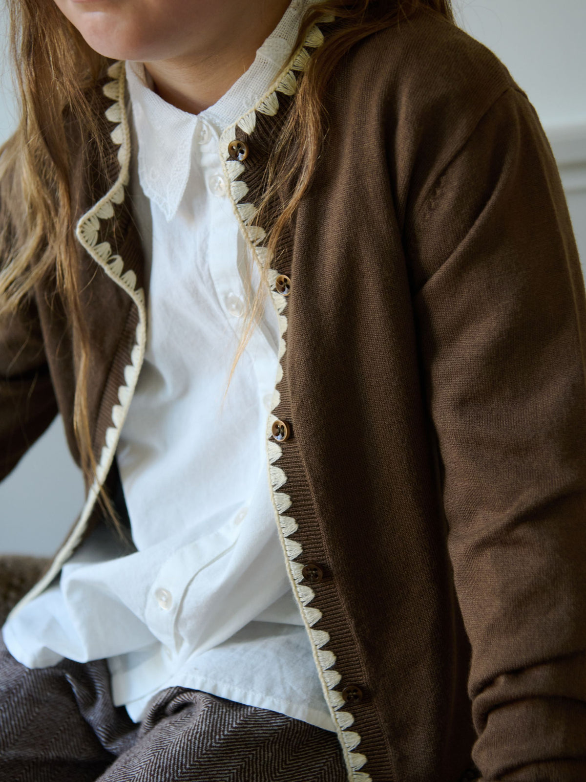 Strickjacke mit Kontrastnähten Tween - Brown/Offwhite | 101633 Lia