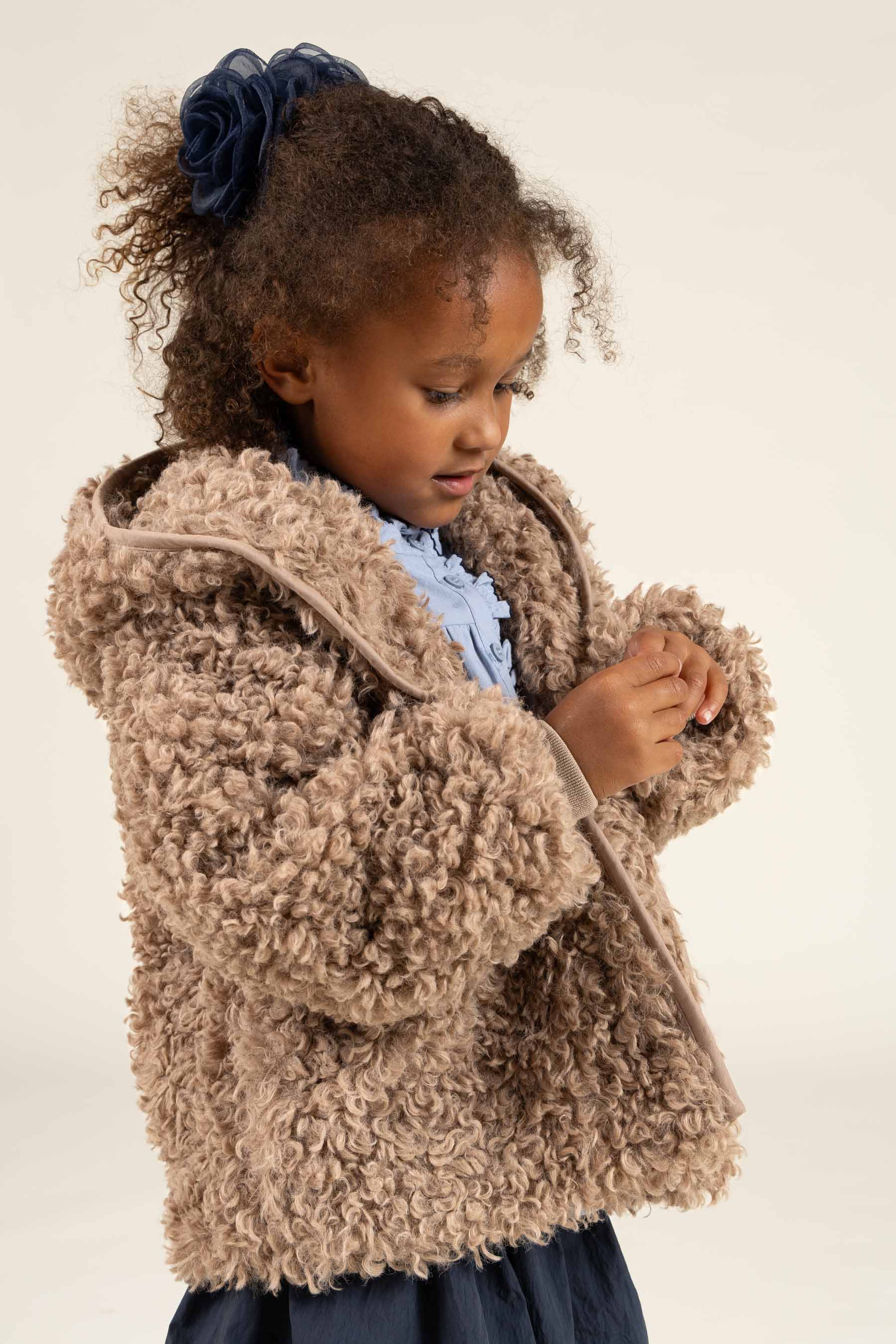 Teddy-Kapuzenjacke mit Rippenbündchen - Kids - Caffe Latte | 100546 Ellie