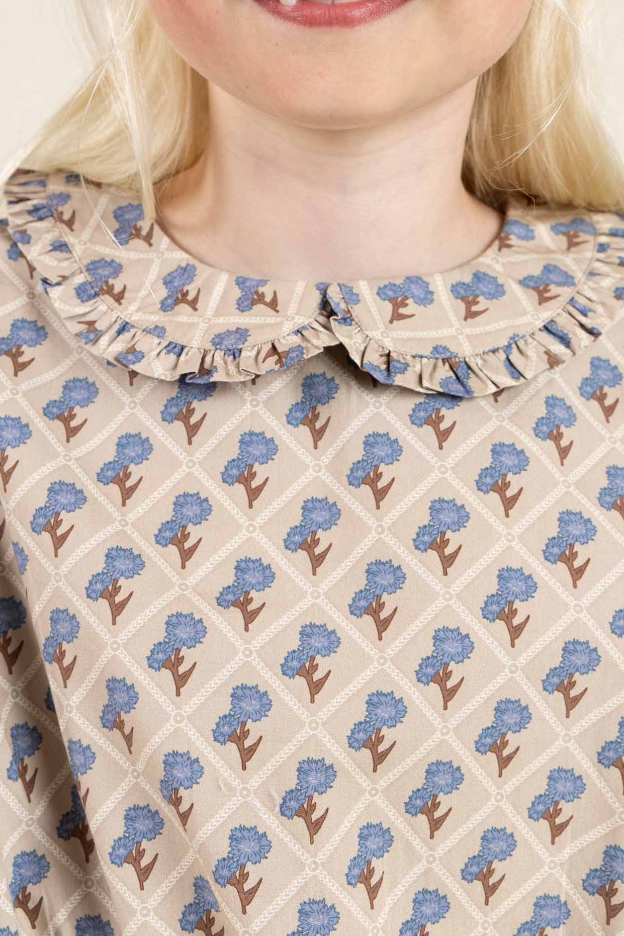 Bedruckte Popeline-Bluse aus Baumwolle mit Kragen - Kids - Caffe Latte w. Blue | 100726 Amine