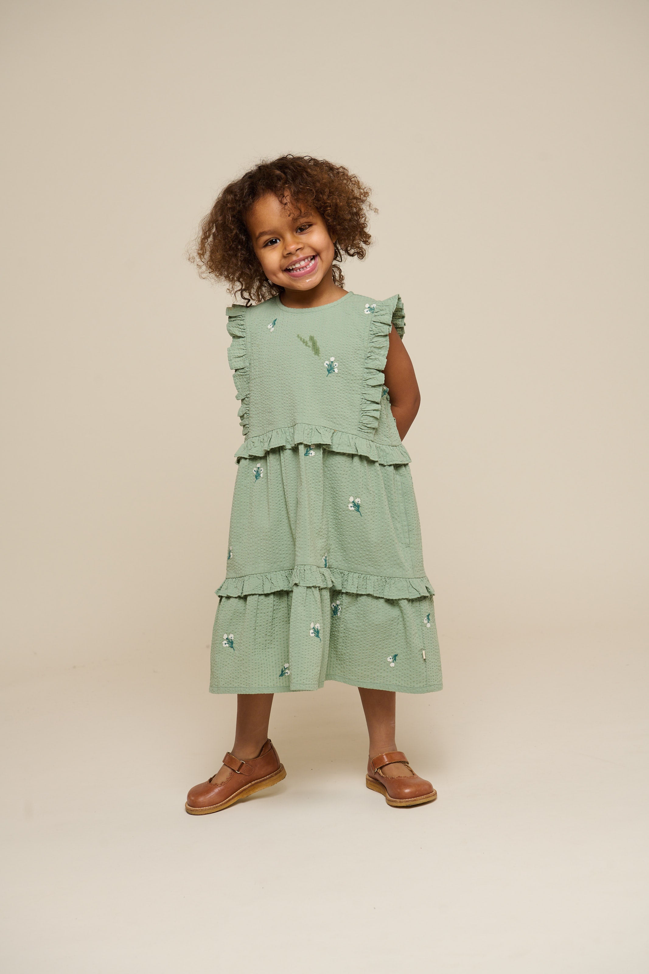 Besticktes Seersucker-Kleid - Kids - Dusty Green | 100976 Nora