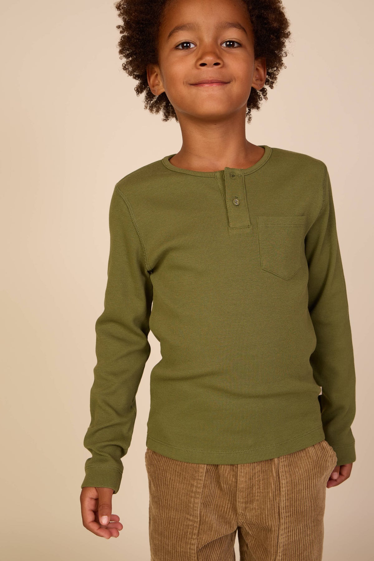 Geripptes Langarmshirt mit Knopfleiste Tween - Moss Green | 101594 Conrad