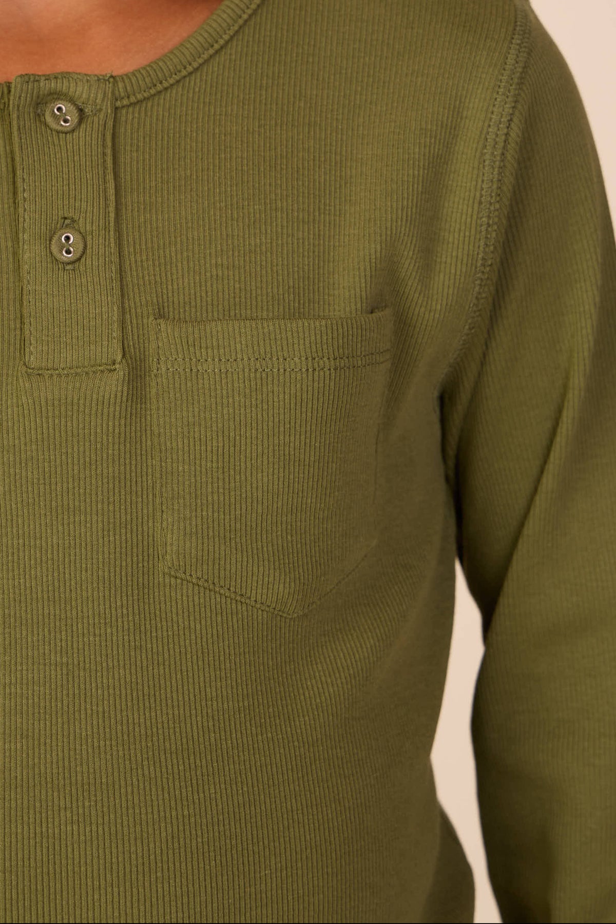 Geripptes Langarmshirt mit Knopfleiste Kids - Moss Green | 101593 Conrad