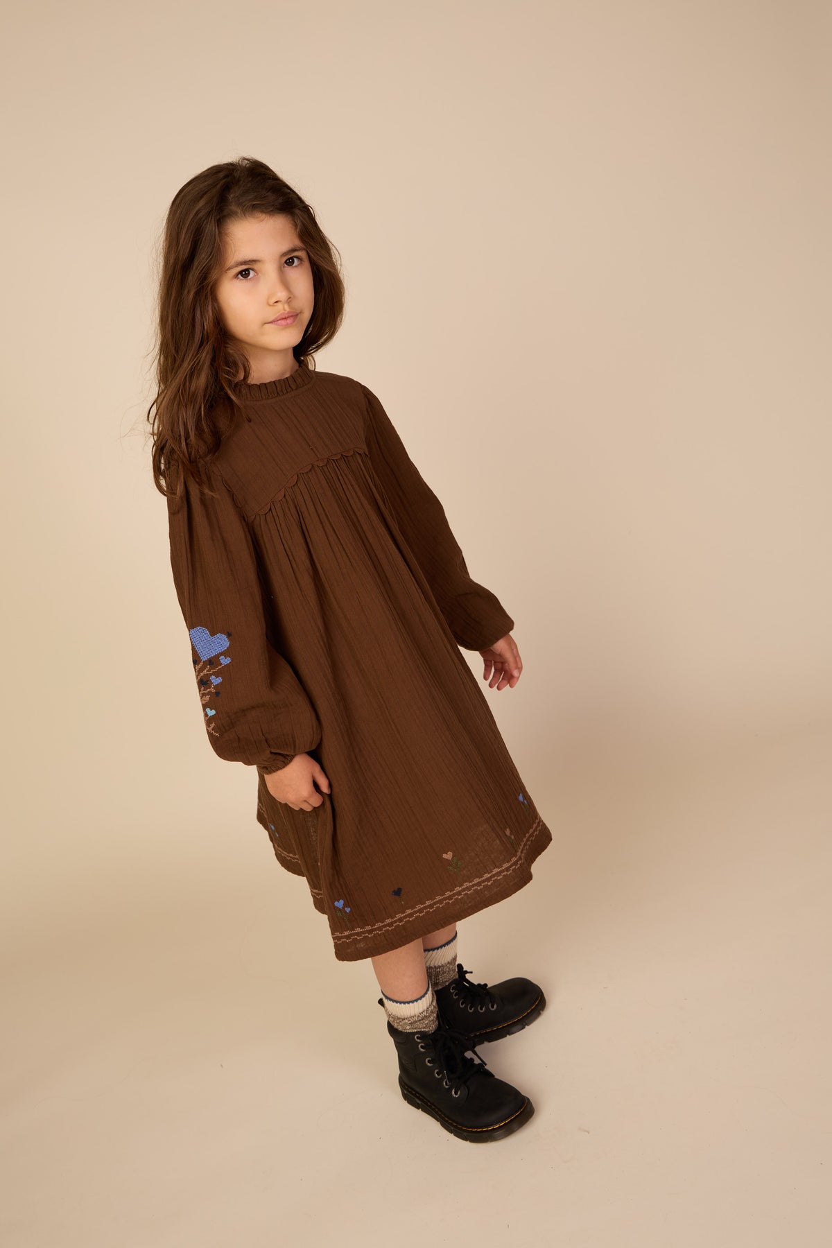 Musselinkleid mit Kreuzstichstickerei Tween - Brown | 101468 Laureen
