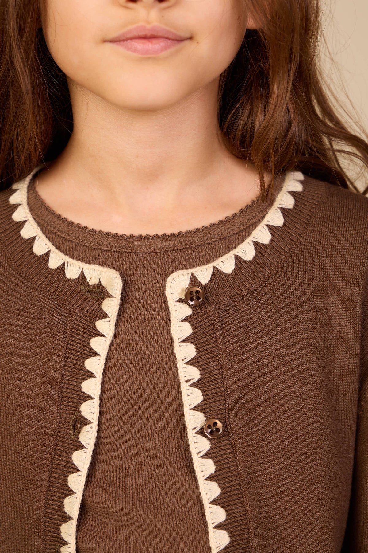 Strickjacke mit Kontrastnähten Tween - Brown/Offwhite | 101633 Lia
