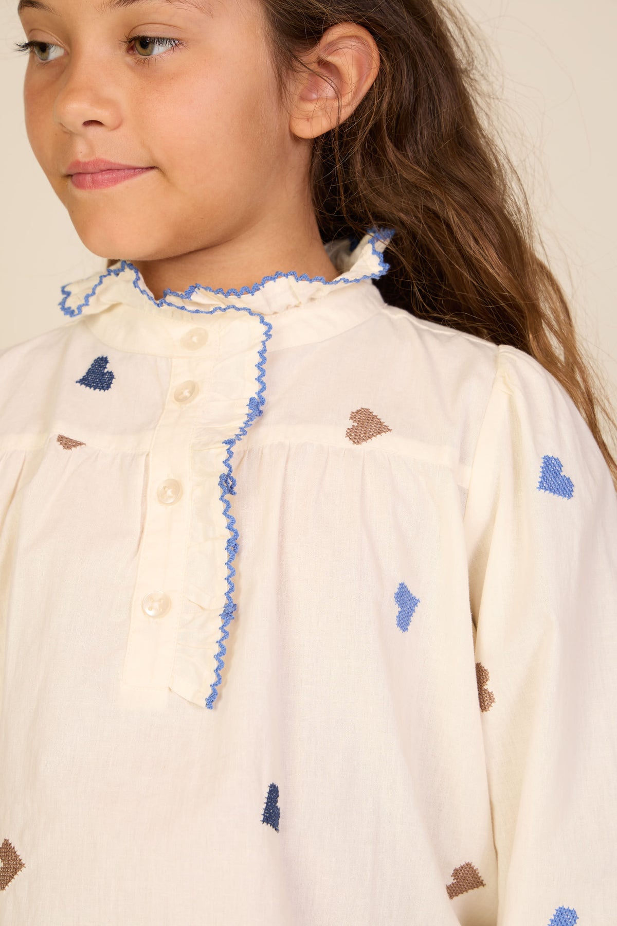 Baumwollbluse mit Herzstickerei Tween - Blue/Brown | 101456 Elina