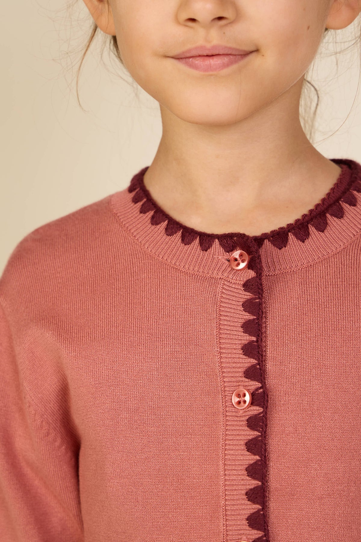Strickjacke mit Kontrastnähten Tween - Dusty Rose/Bordeaux | 101635 Lia