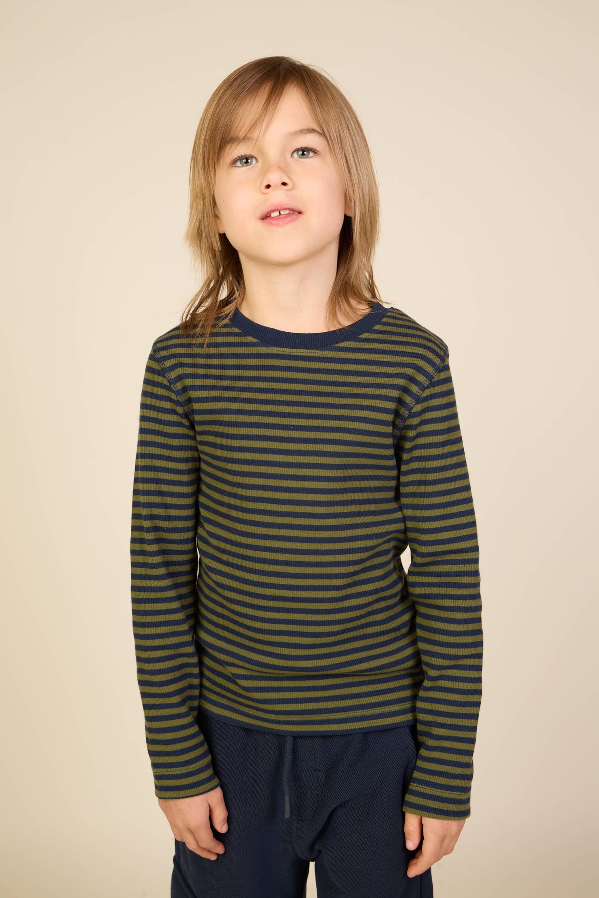 Geripptes Langarmshirt Tween - Moss Green/Navy Stripe | 101602 Conrad