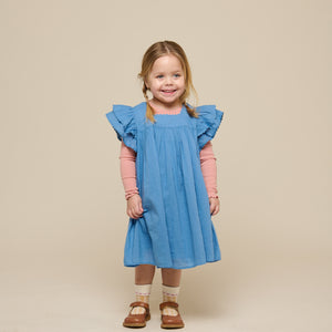 Baumwollkleid mit Zick Zack Rüsche - Kids - Dusty Blue | 101036 Alma