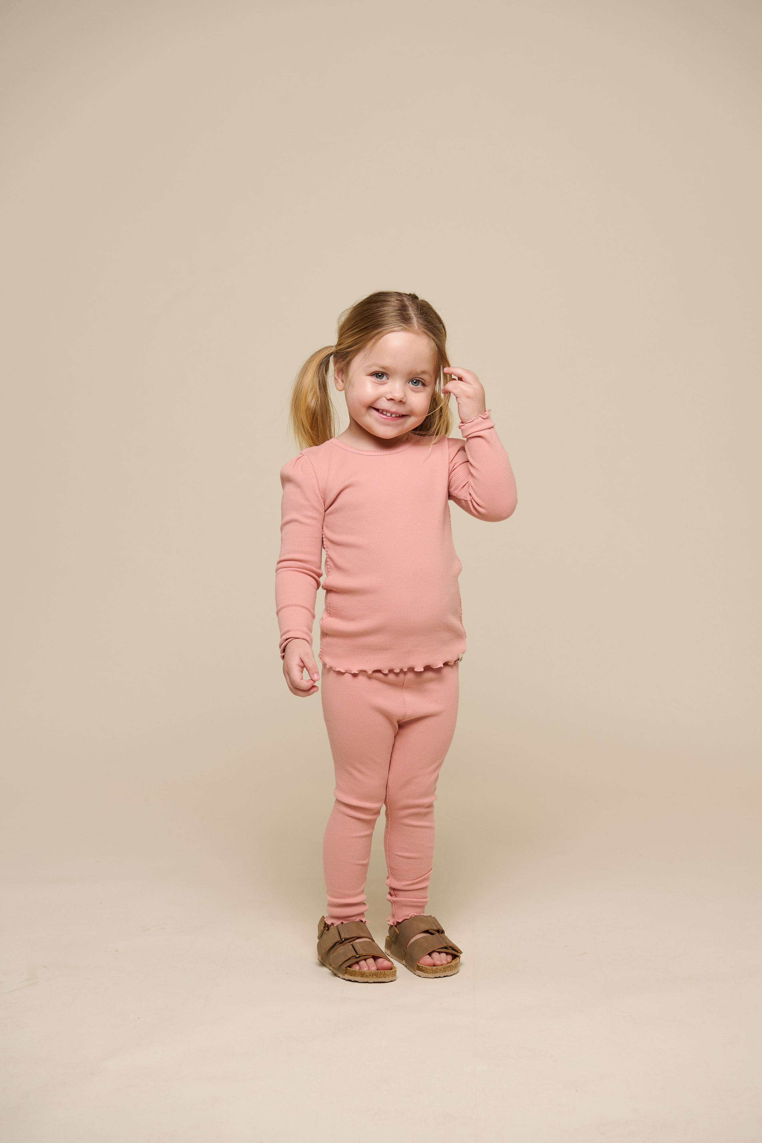 Langärmeliges T-Shirt aus Modalripp - Kids - Rose Tan | 101306 Lottie